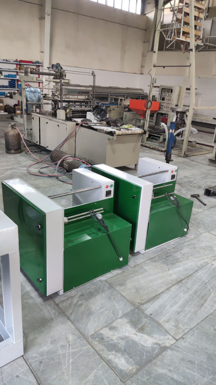 دستگاه رول ب رول سفره یکبار مصرف . طاقه های ۷۰ . ۸۰ کیلویی رو ب رولهای یک کیلو و دوکلیو و... بسته به نیاز مشتری رول میکند